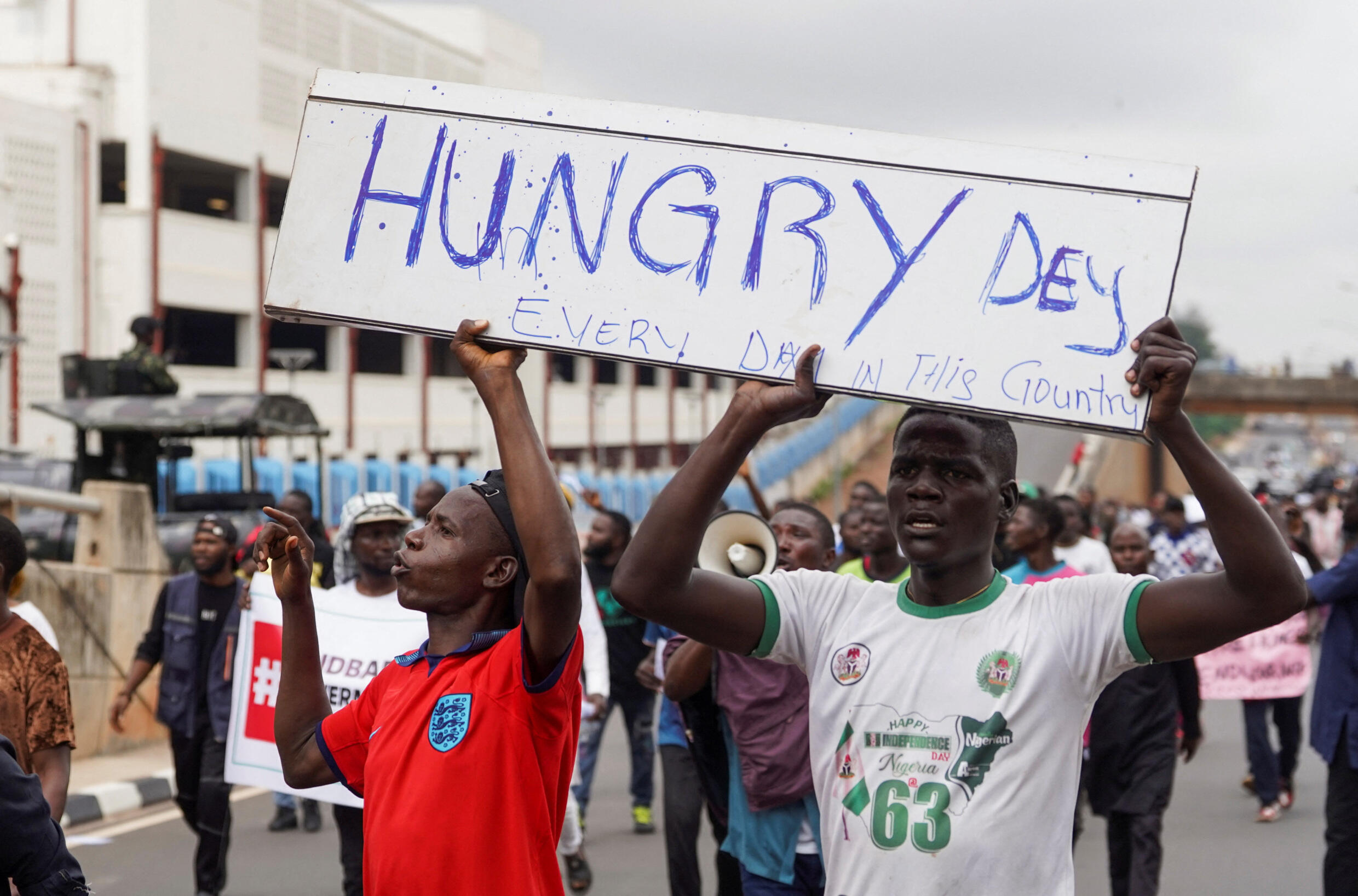 Nigeria: des milliers de manifestants dans les rues pour exiger de meilleures conditions de vie